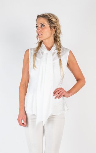 Mara Short Soft Shiny - White